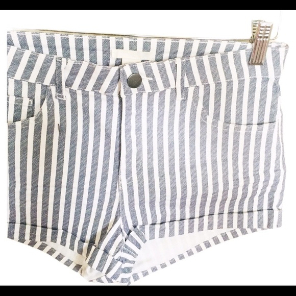 NWT H&M Chambray Pinstripe Shorts With Pockets Blue/Ivory Size 6/36 - Picture 4 of 8